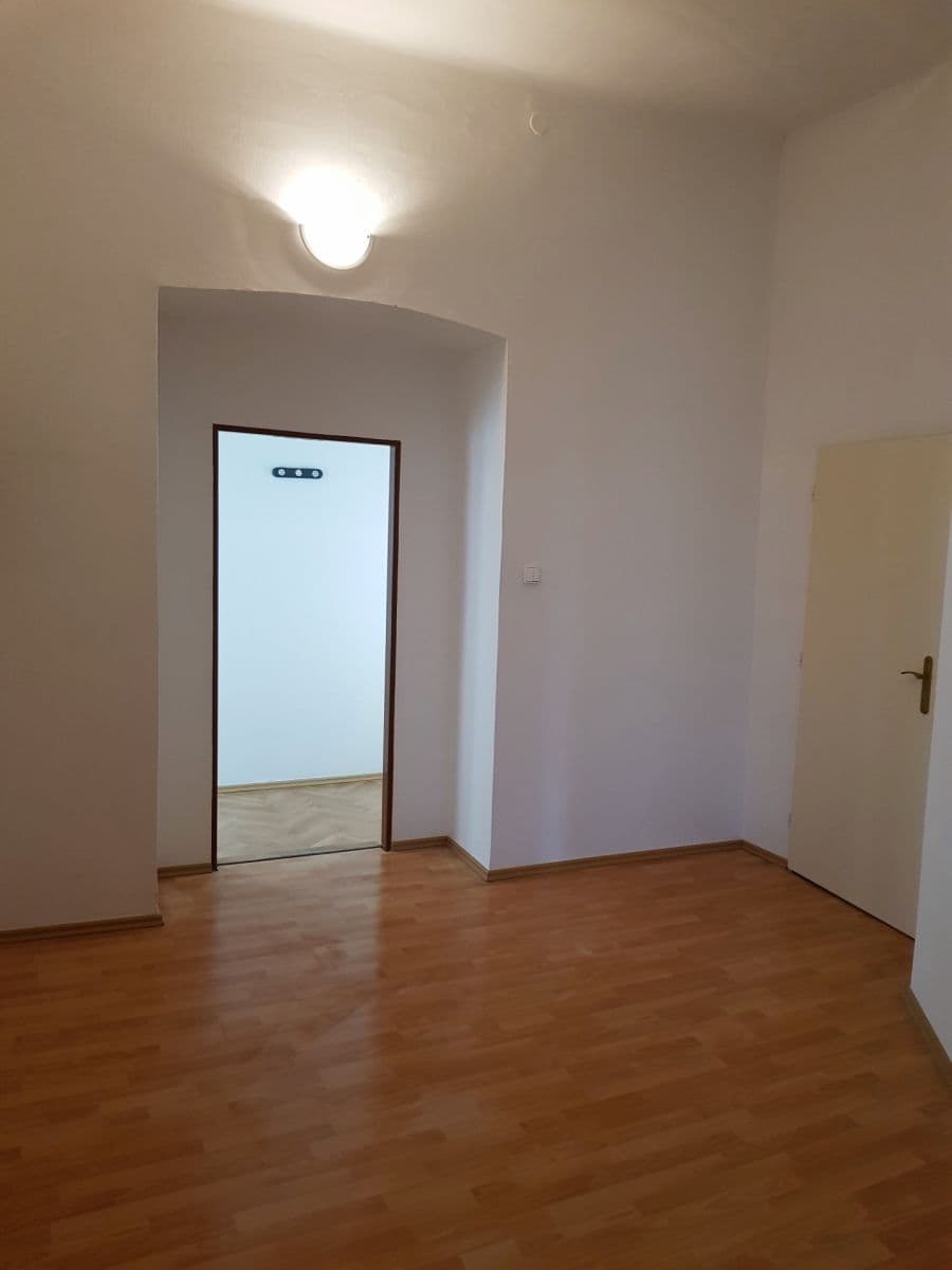 Prenájom bytu 4-izbový 115 m², Hálkova, Plzeň, Plzeňský kraj Prenájom bytu 4-izbový 115 m², Hálkova, Plzeň, Plzeňský kraj