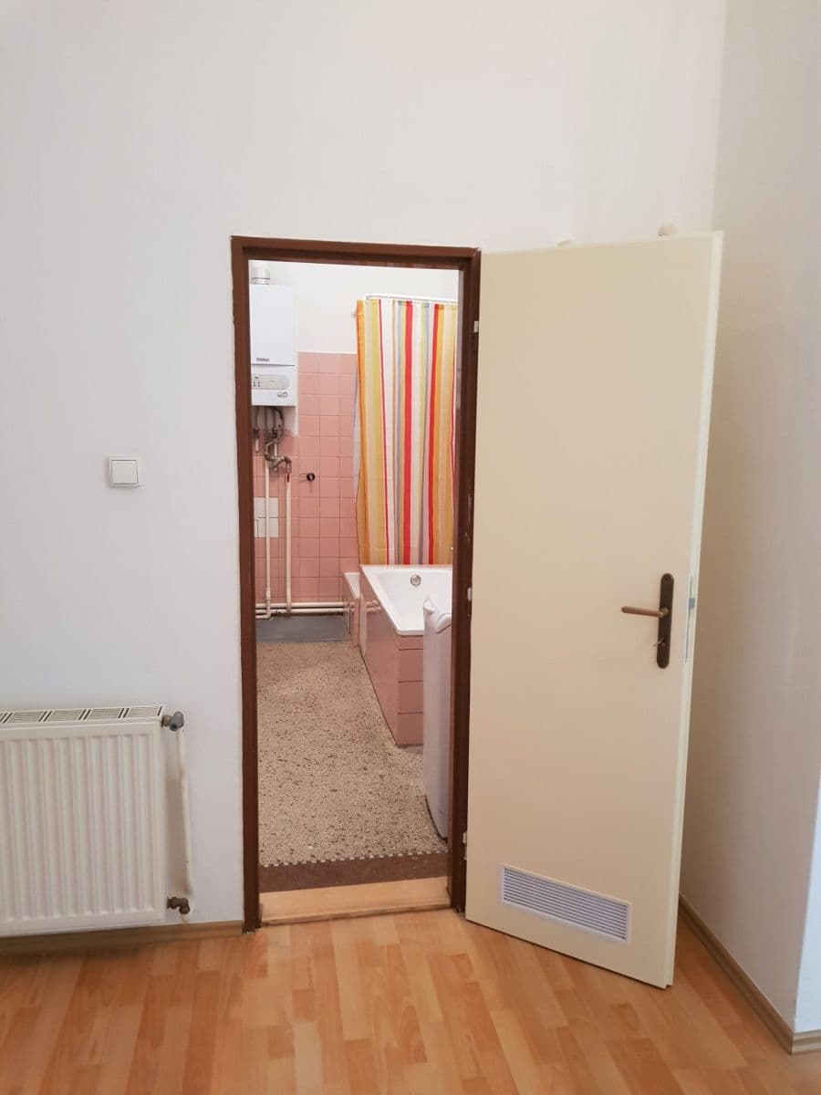 Prenájom bytu 4-izbový 115 m², Hálkova, Plzeň, Plzeňský kraj Prenájom bytu 4-izbový 115 m², Hálkova, Plzeň, Plzeňský kraj