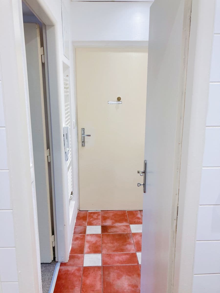 Prenájom bytu 1-izbový 27 m², Na Vrstvách, Praha, Praha Prenájom bytu 1-izbový 27 m², Na Vrstvách, Praha, Praha