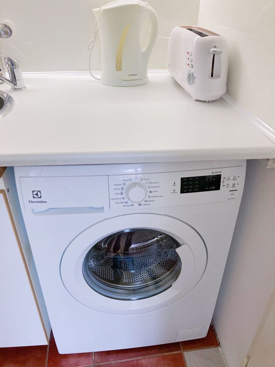 Prenájom bytu 1-izbový 27 m², Na Vrstvách, Praha, Praha Prenájom bytu 1-izbový 27 m², Na Vrstvách, Praha, Praha