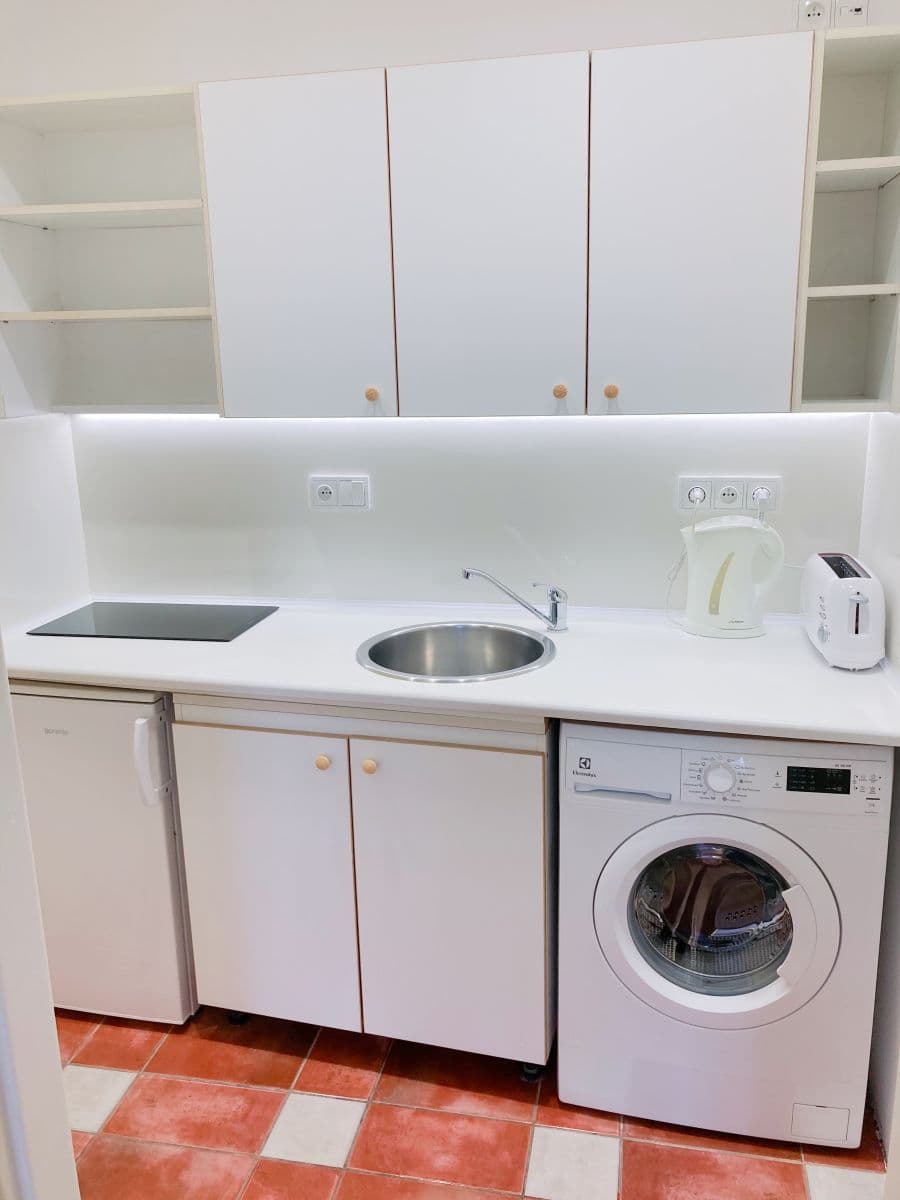 Prenájom bytu 1-izbový 27 m², Na Vrstvách, Praha, Praha Prenájom bytu 1-izbový 27 m², Na Vrstvách, Praha, Praha