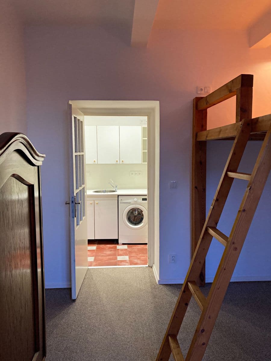 Prenájom bytu 1-izbový 27 m², Na Vrstvách, Praha, Praha Prenájom bytu 1-izbový 27 m², Na Vrstvách, Praha, Praha