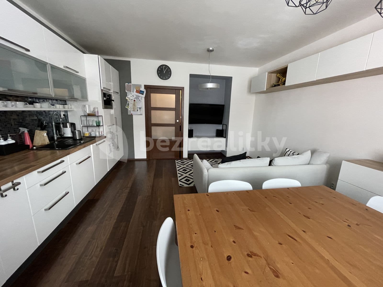 Prenájom bytu 3-izbový 74 m², Jeremenkova, Praha, Praha Prenájom bytu 3-izbový 74 m², Jeremenkova, Praha, Praha