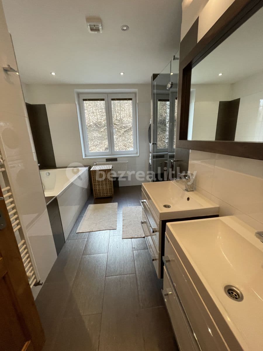 Prenájom bytu 3-izbový 74 m², Jeremenkova, Praha, Praha Prenájom bytu 3-izbový 74 m², Jeremenkova, Praha, Praha