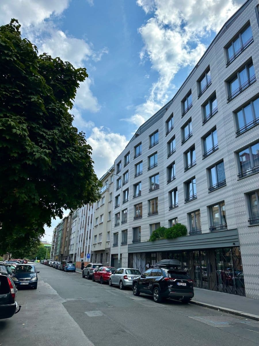 Prenájom garáže 9 m², Sámova, Praha, Praha Prenájom garáže 9 m², Sámova, Praha, Praha