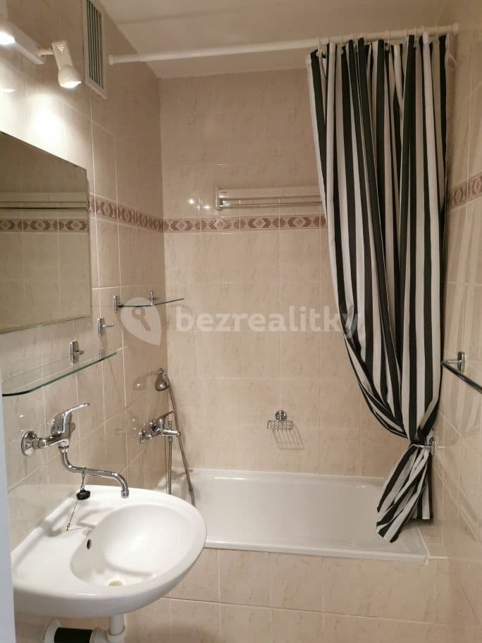 Prenájom bytu 2-izbový 46 m², Roškotova, Praha, Praha Prenájom bytu 2-izbový 46 m², Roškotova, Praha, Praha