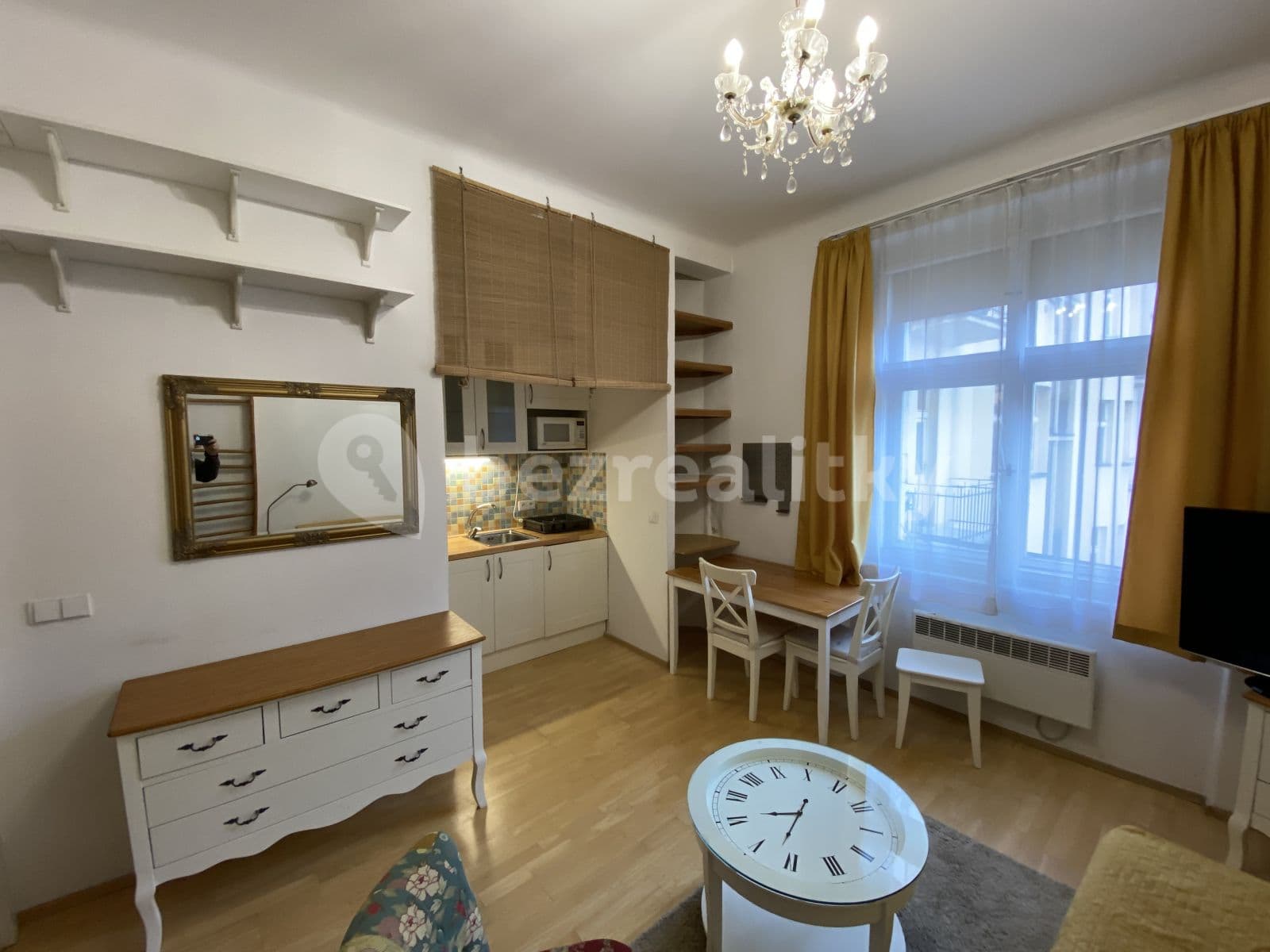 Prenájom bytu 1-izbový 29 m², Slezská, Praha, Praha Prenájom bytu 1-izbový 29 m², Slezská, Praha, Praha
