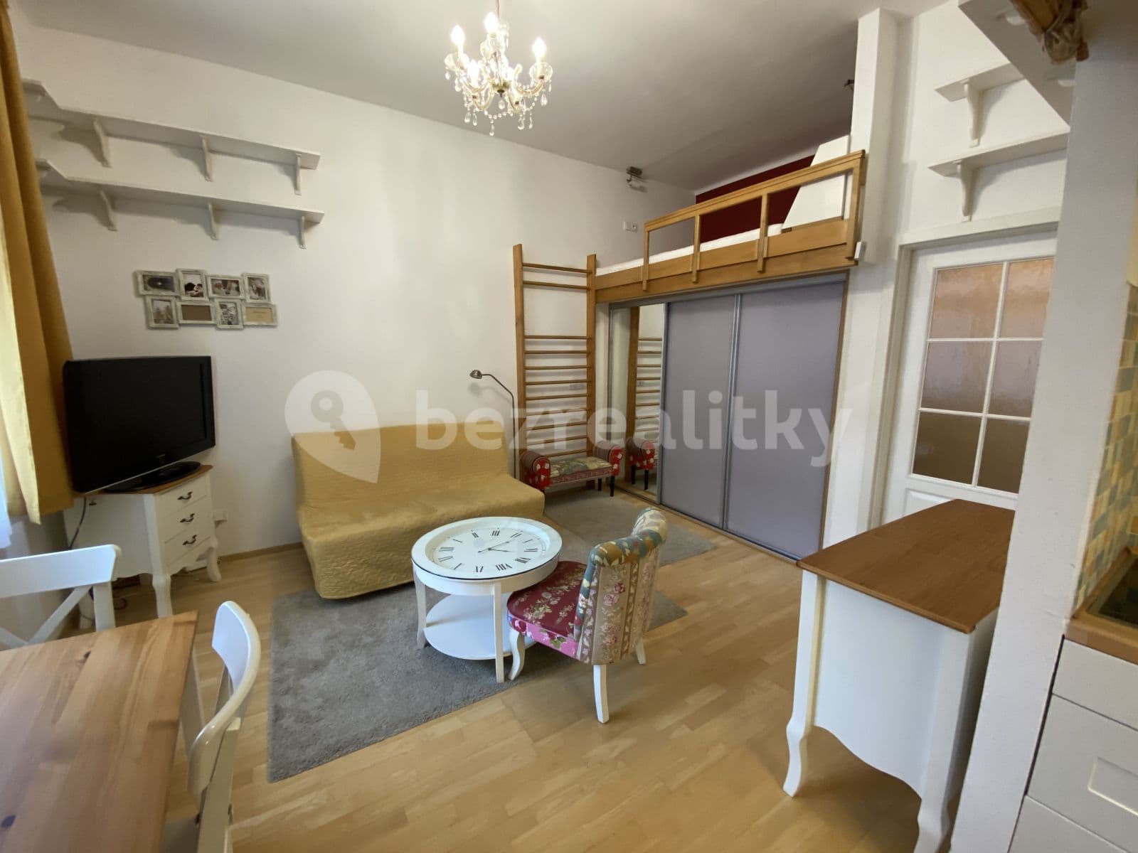 Prenájom bytu 1-izbový 29 m², Slezská, Praha, Praha Prenájom bytu 1-izbový 29 m², Slezská, Praha, Praha