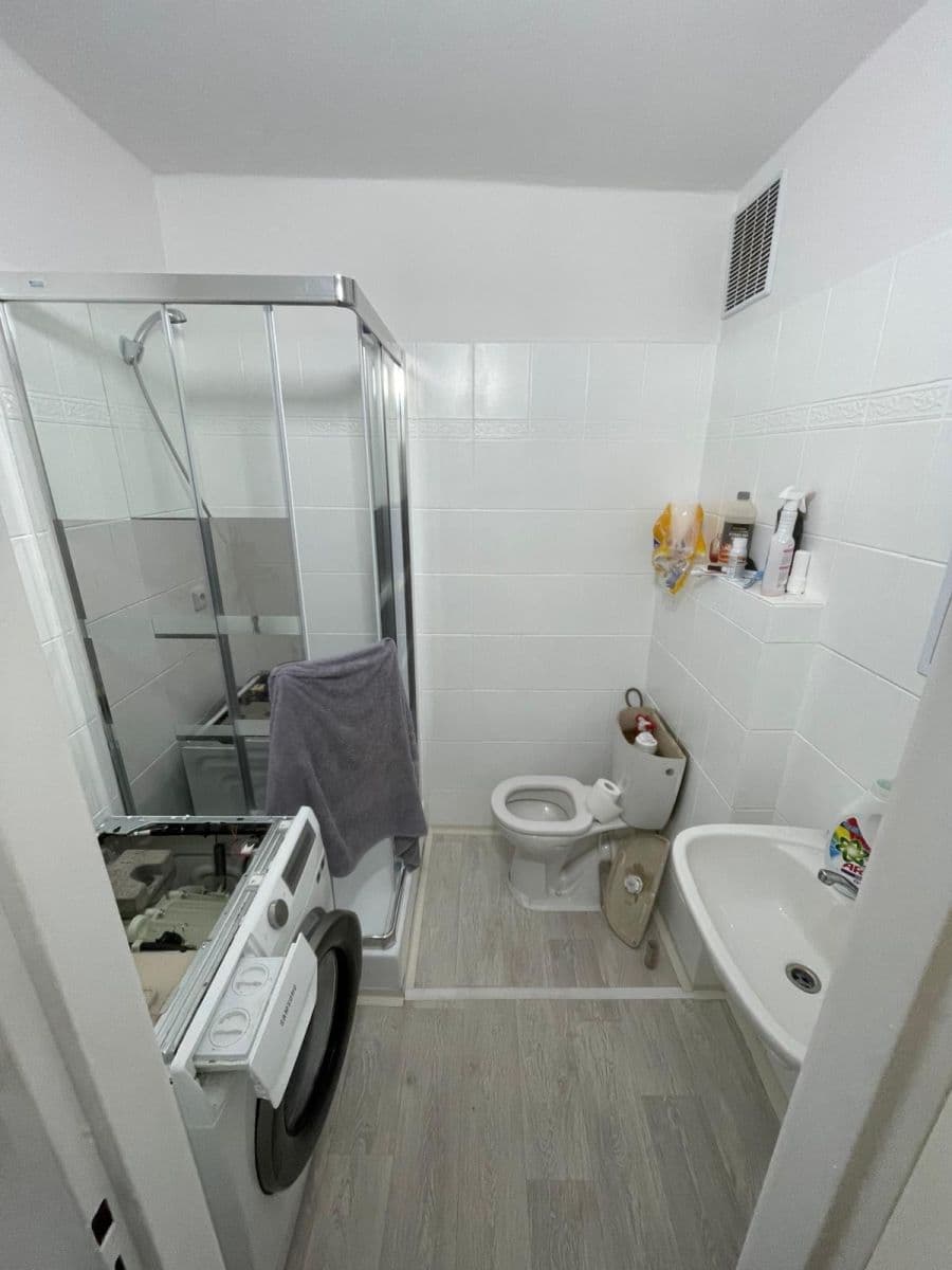 Prenájom bytu 1-izbový 35 m², Třída Míru, Beroun, Středočeský kraj Prenájom bytu 1-izbový 35 m², Třída Míru, Beroun, Středočeský kraj