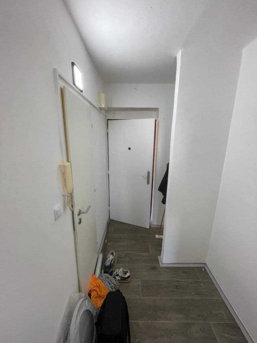 Prenájom bytu 1-izbový 35 m², Třída Míru, Beroun, Středočeský kraj Prenájom bytu 1-izbový 35 m², Třída Míru, Beroun, Středočeský kraj