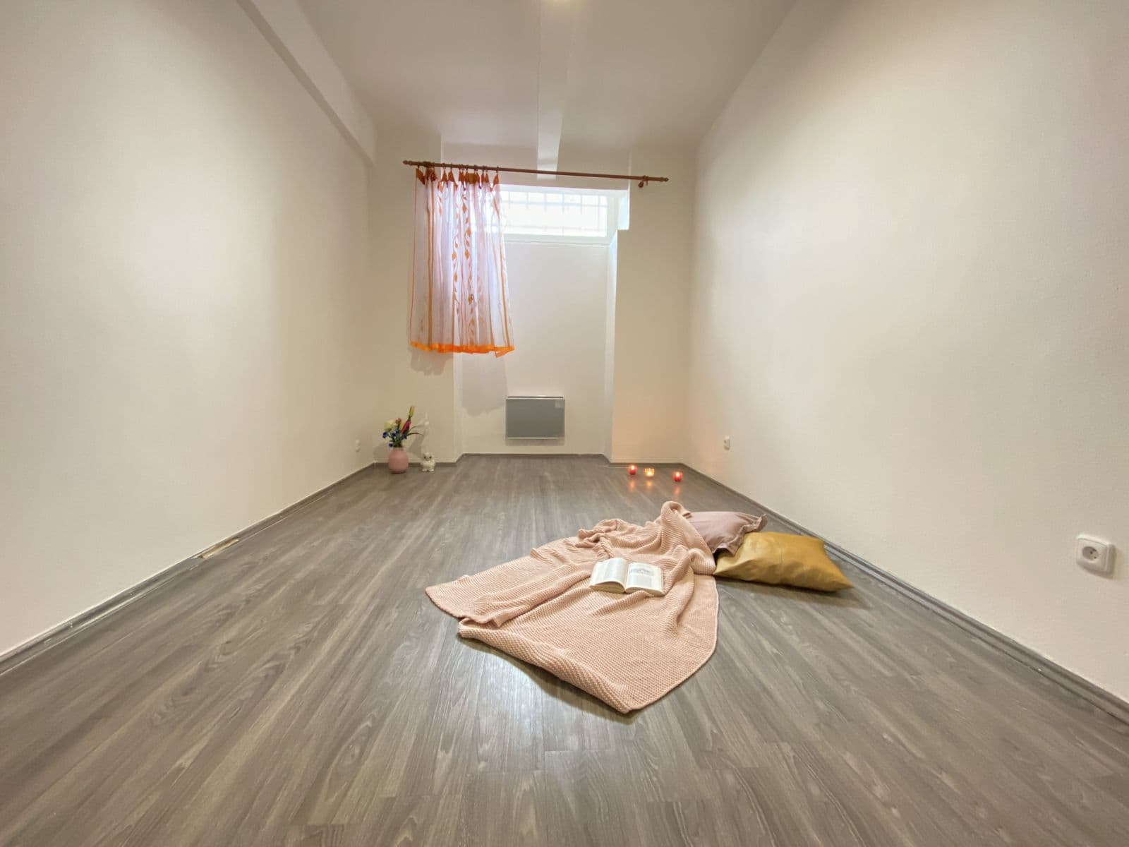 Prenájom bytu 2-izbový 44 m², Ruská, Praha, Praha Prenájom bytu 2-izbový 44 m², Ruská, Praha, Praha