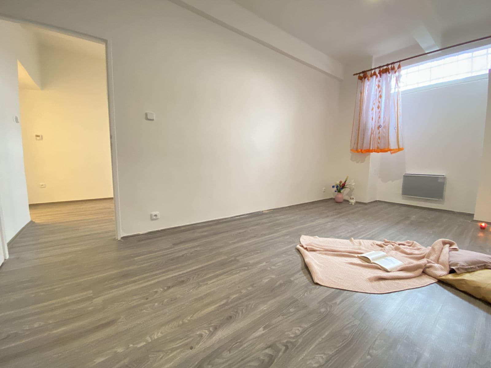 Prenájom bytu 2-izbový 44 m², Ruská, Praha, Praha Prenájom bytu 2-izbový 44 m², Ruská, Praha, Praha