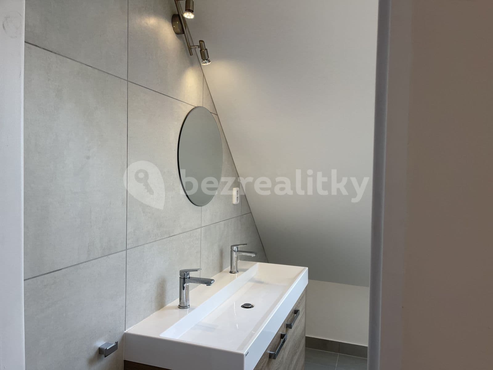 Prenájom bytu 3-izbový 120 m², Severní, Horoměřice, Středočeský kraj Prenájom bytu 3-izbový 120 m², Severní, Horoměřice, Středočeský kraj
