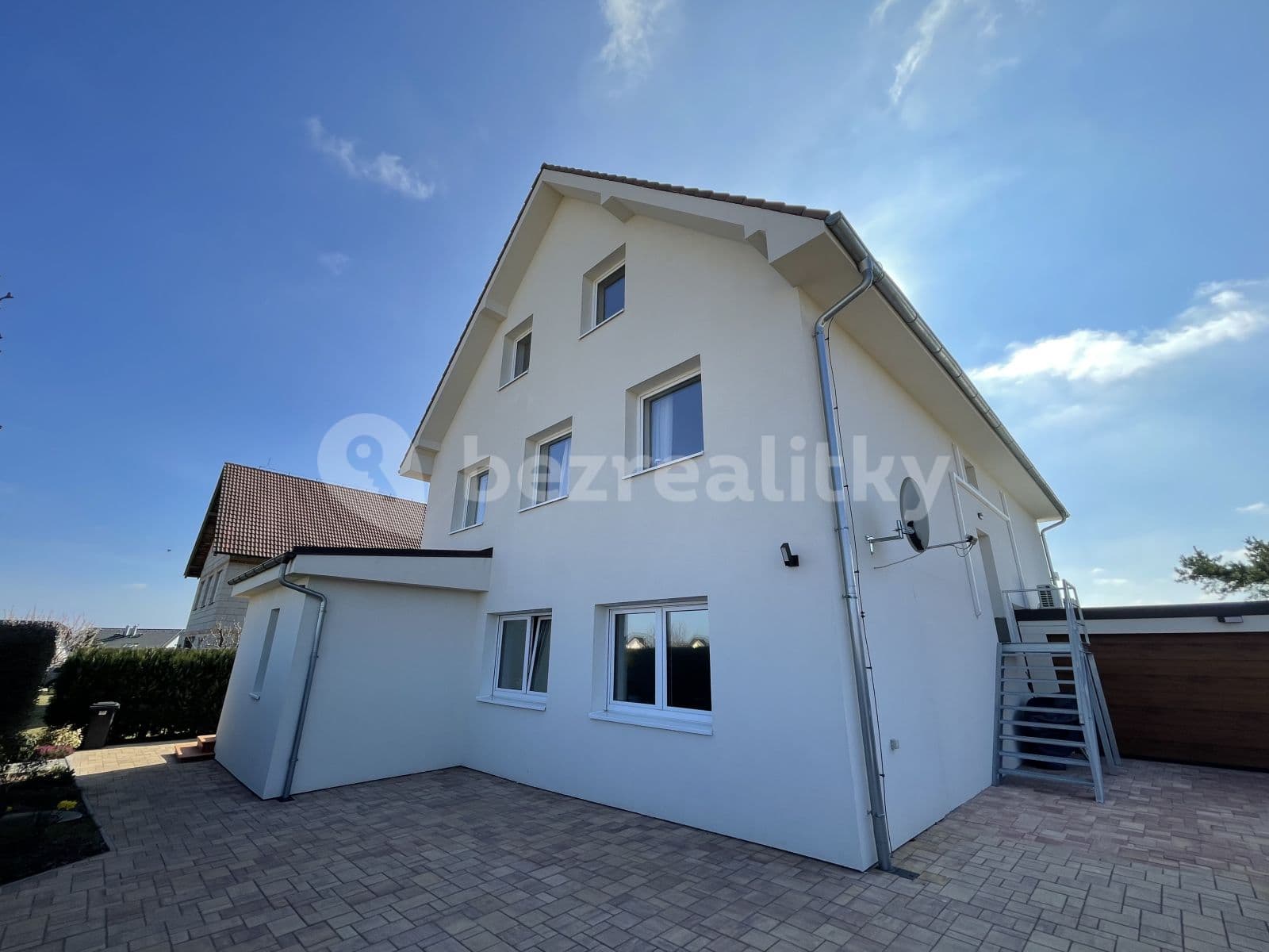 Prenájom bytu 3-izbový 120 m², Severní, Horoměřice, Středočeský kraj Prenájom bytu 3-izbový 120 m², Severní, Horoměřice, Středočeský kraj