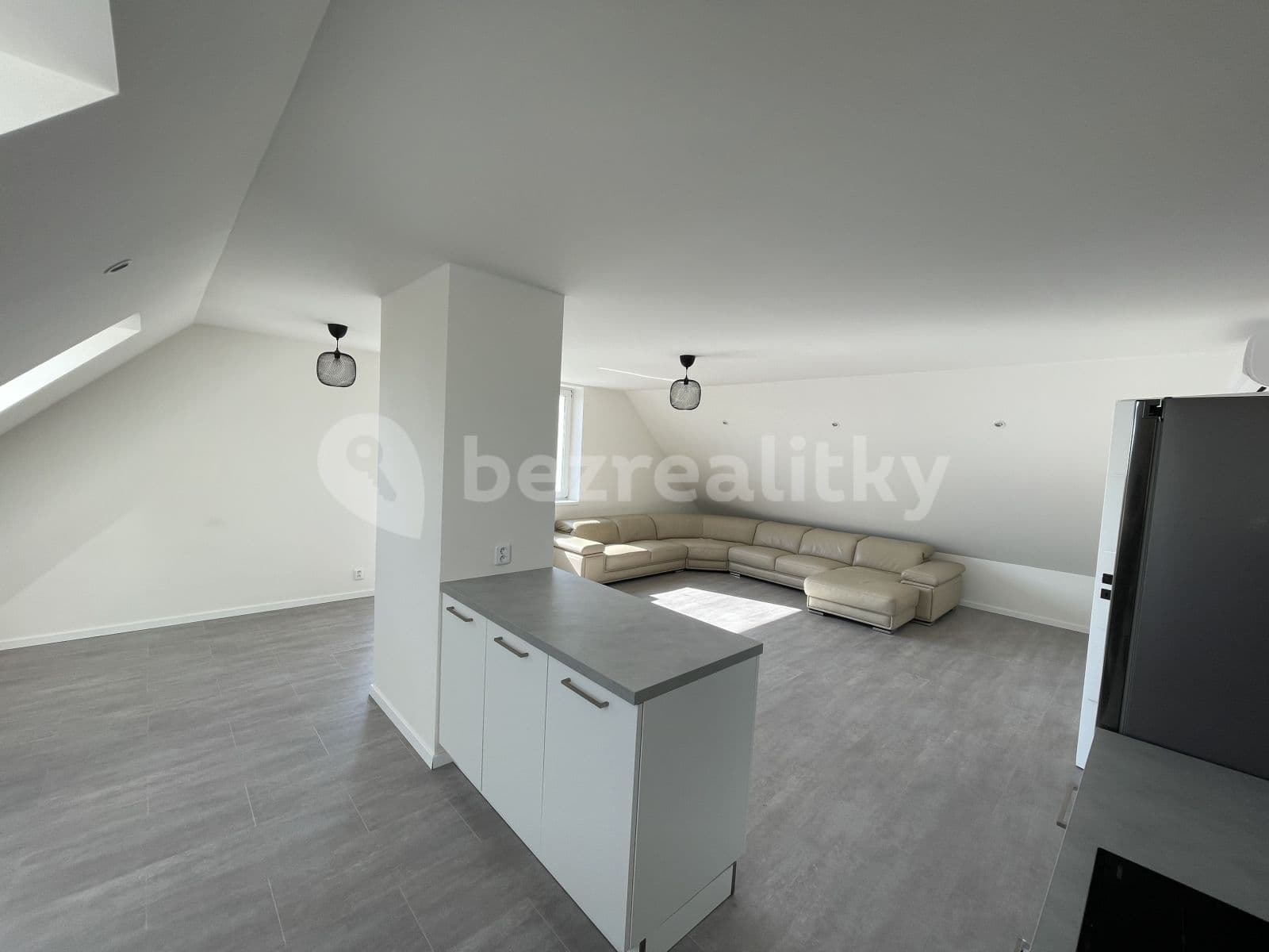 Prenájom bytu 3-izbový 120 m², Severní, Horoměřice, Středočeský kraj Prenájom bytu 3-izbový 120 m², Severní, Horoměřice, Středočeský kraj