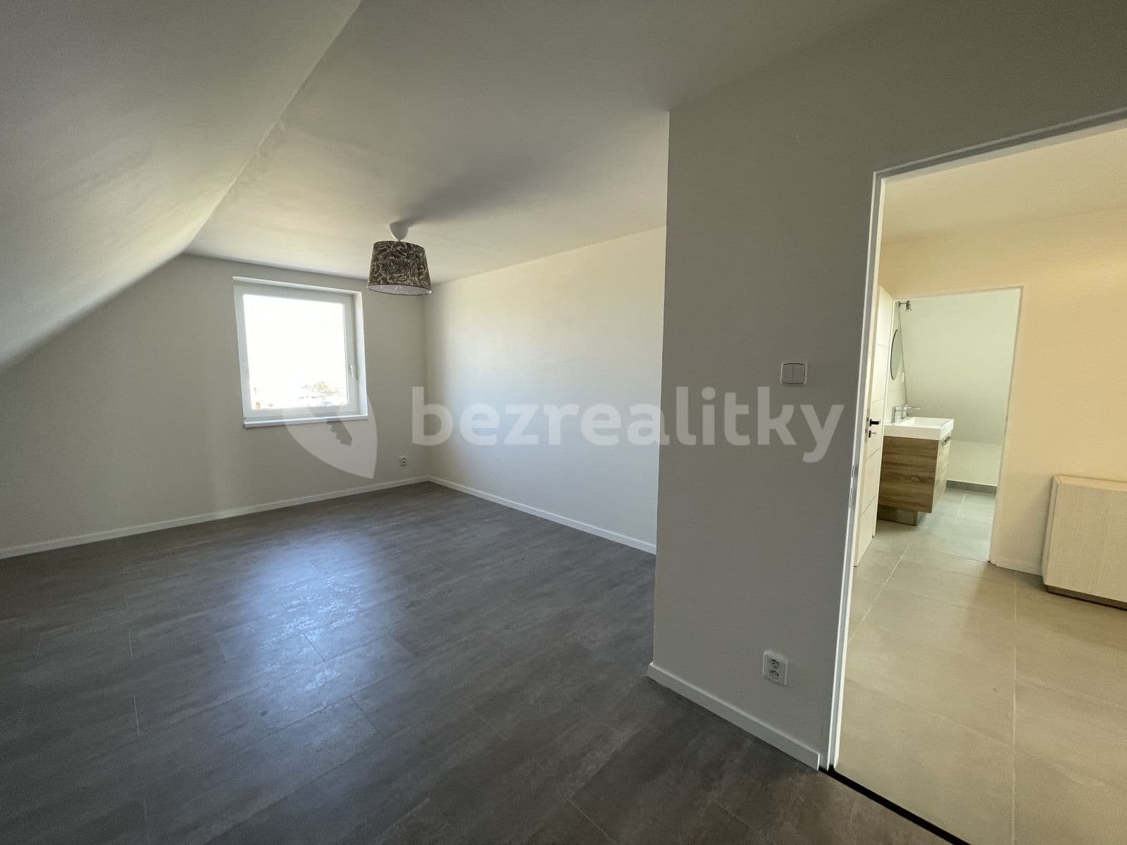 Prenájom bytu 3-izbový 120 m², Severní, Horoměřice, Středočeský kraj Prenájom bytu 3-izbový 120 m², Severní, Horoměřice, Středočeský kraj
