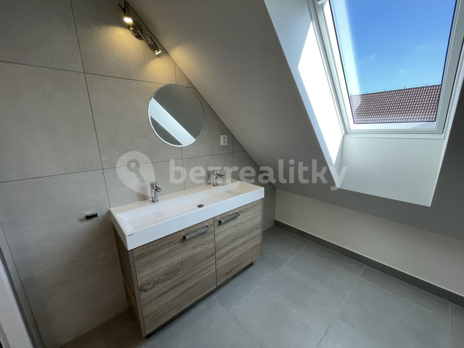 Prenájom bytu 3-izbový 120 m², Severní, Horoměřice, Středočeský kraj Prenájom bytu 3-izbový 120 m², Severní, Horoměřice, Středočeský kraj