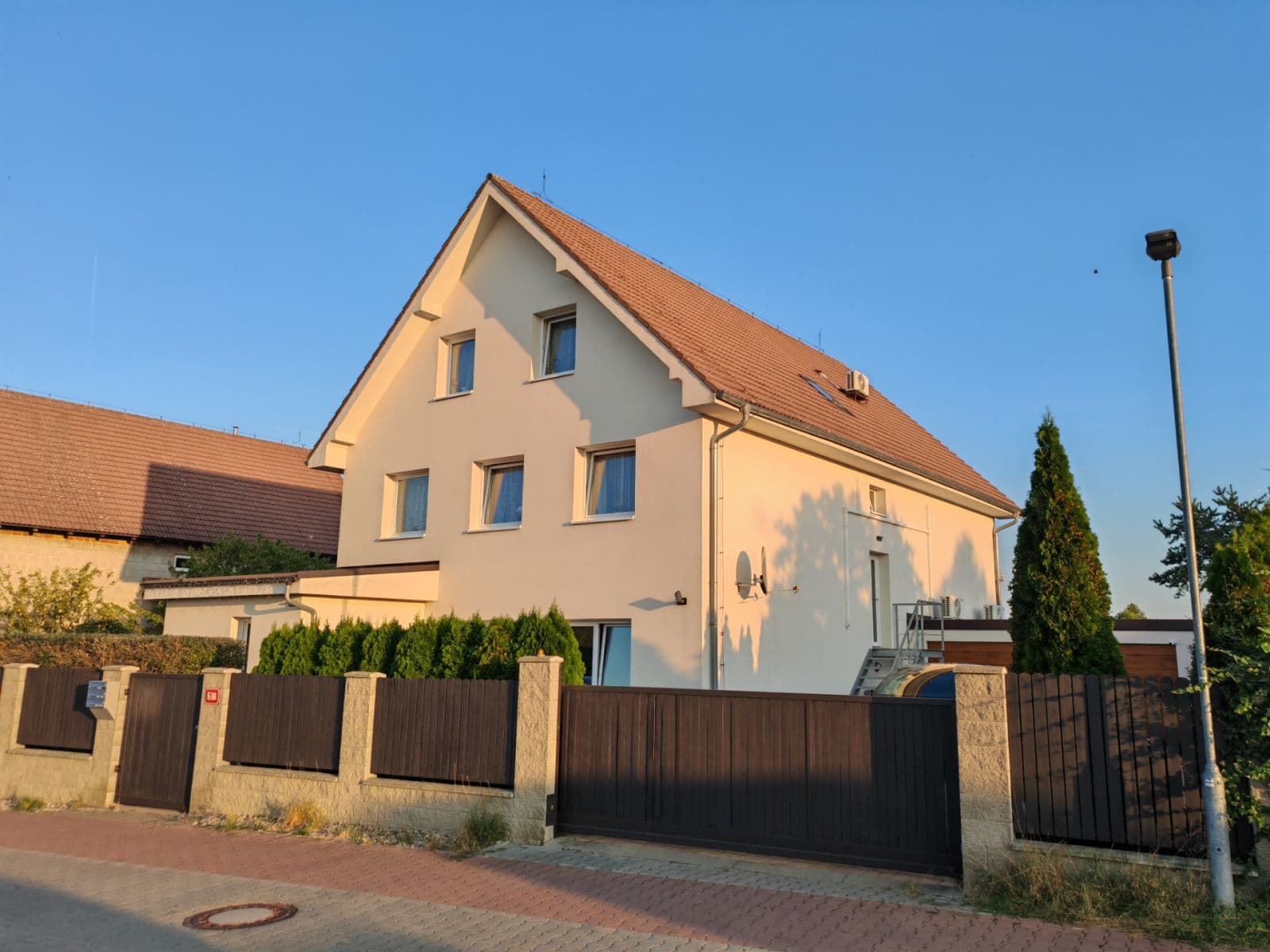 Prenájom bytu 3-izbový 120 m², Severní, Horoměřice, Středočeský kraj Prenájom bytu 3-izbový 120 m², Severní, Horoměřice, Středočeský kraj