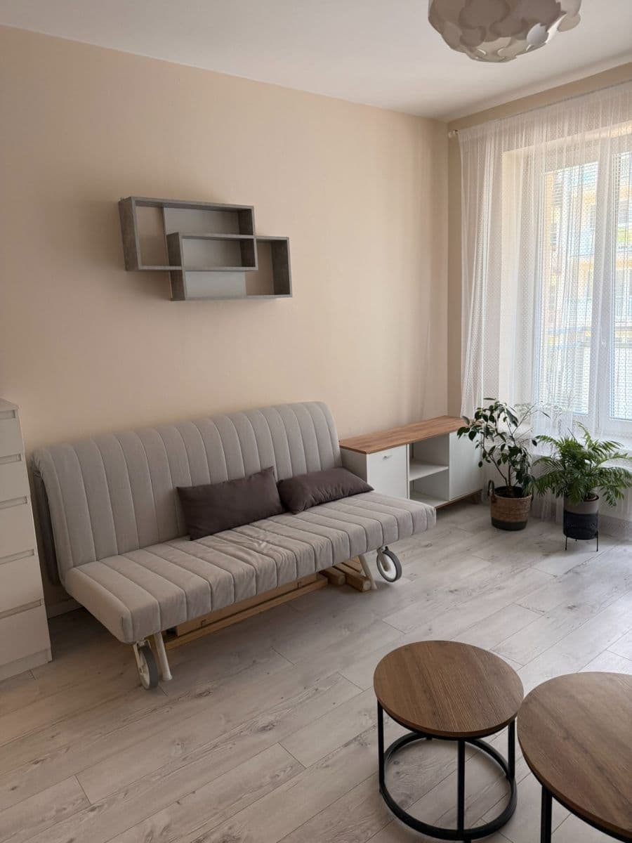 Prenájom bytu 1-izbový 24 m², Lipnická, Praha, Praha Prenájom bytu 1-izbový 24 m², Lipnická, Praha, Praha