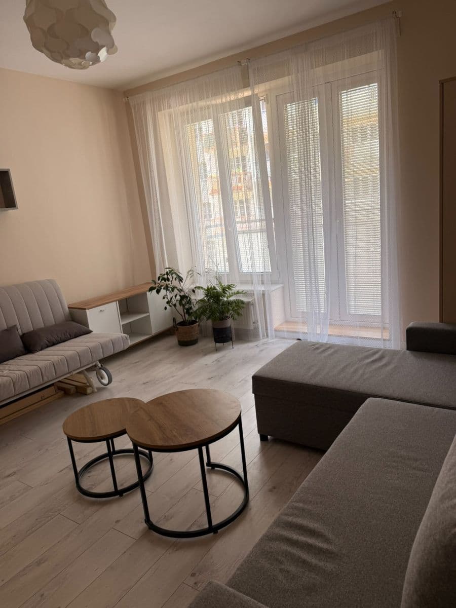Prenájom bytu 1-izbový 24 m², Lipnická, Praha, Praha Prenájom bytu 1-izbový 24 m², Lipnická, Praha, Praha