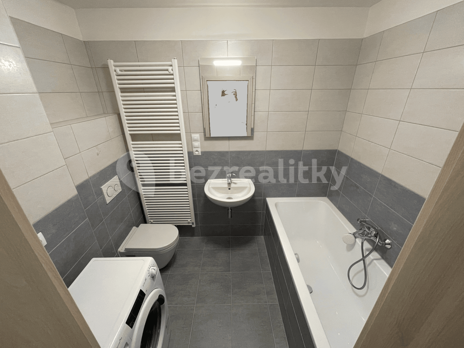 Prenájom bytu 2-izbový 54 m², Tovární, Čelákovice, Středočeský kraj Prenájom bytu 2-izbový 54 m², Tovární, Čelákovice, Středočeský kraj