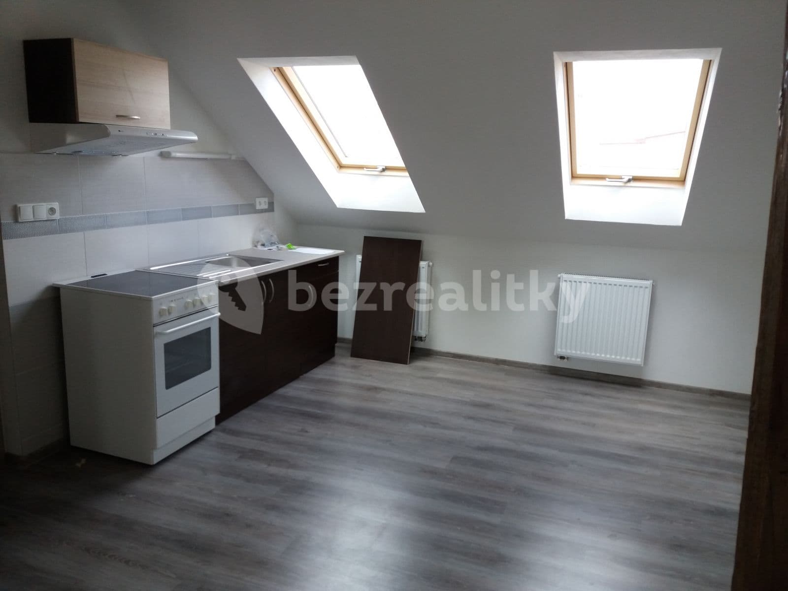 Prenájom bytu 2-izbový 70 m², Školní, Chomutov, Ústecký kraj Prenájom bytu 2-izbový 70 m², Školní, Chomutov, Ústecký kraj