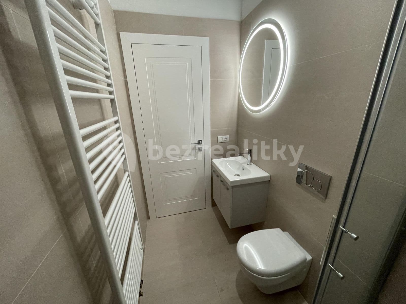 Prenájom bytu 2-izbový 37 m², Kmochova, Praha, Praha Prenájom bytu 2-izbový 37 m², Kmochova, Praha, Praha