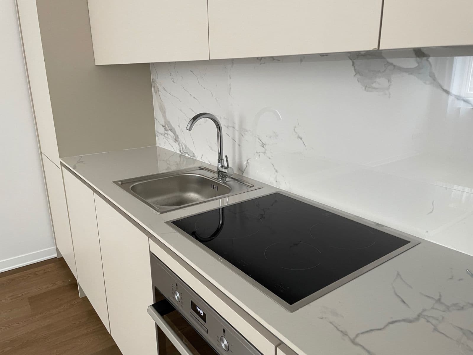 Prenájom bytu 2-izbový 47 m², Kmochova, Praha, Praha Prenájom bytu 2-izbový 47 m², Kmochova, Praha, Praha