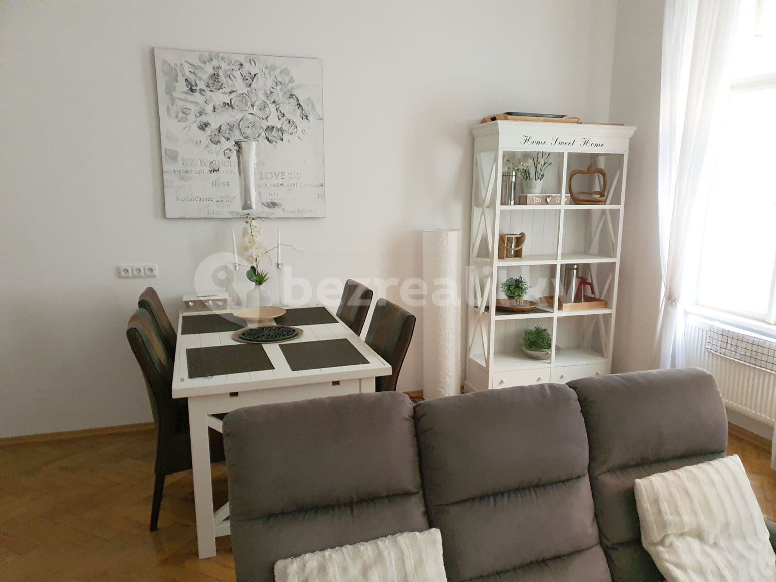 Prenájom bytu 3-izbový 75 m², Americká, Praha, Praha Prenájom bytu 3-izbový 75 m², Americká, Praha, Praha