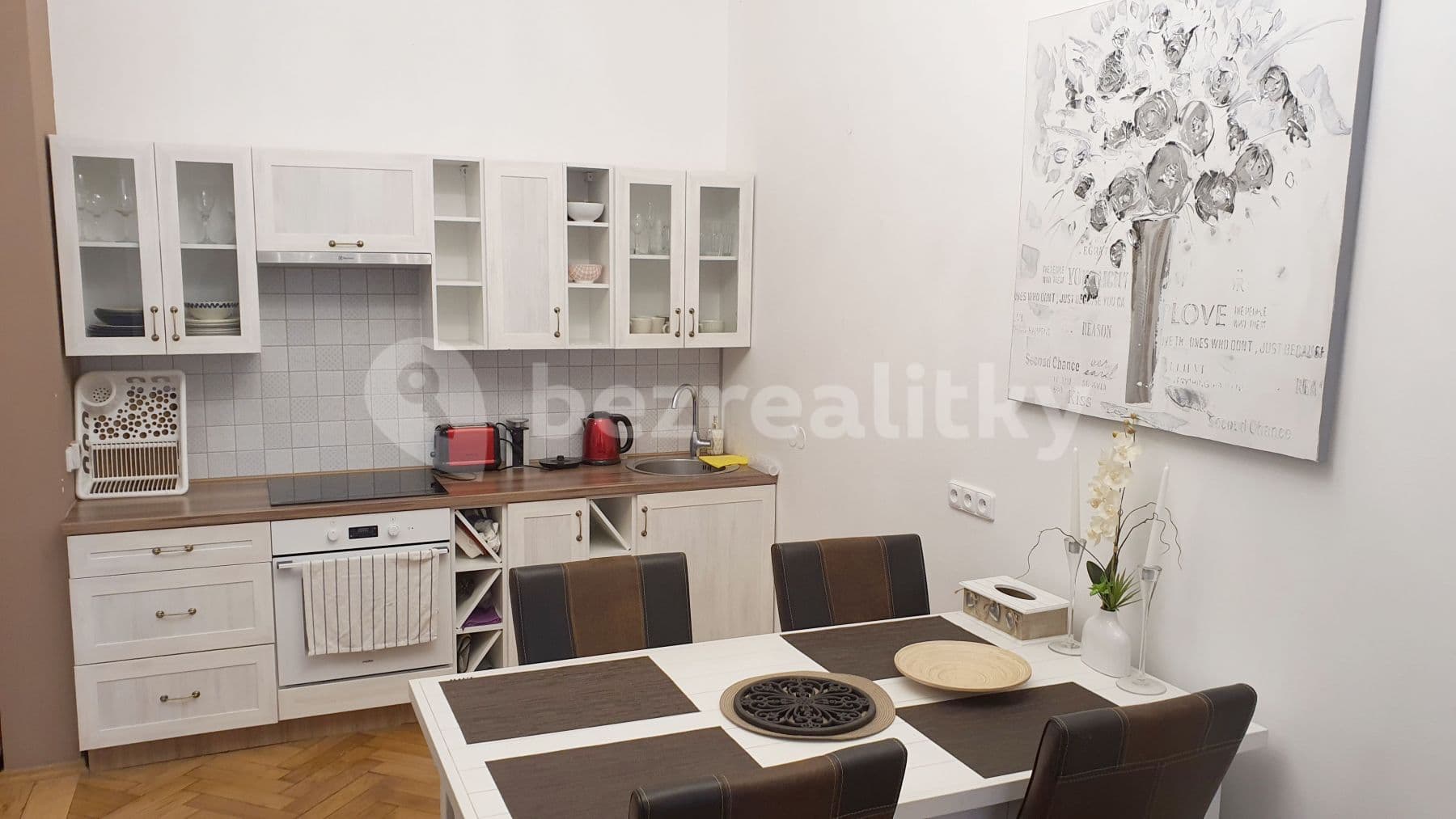 Prenájom bytu 3-izbový 75 m², Americká, Praha, Praha Prenájom bytu 3-izbový 75 m², Americká, Praha, Praha