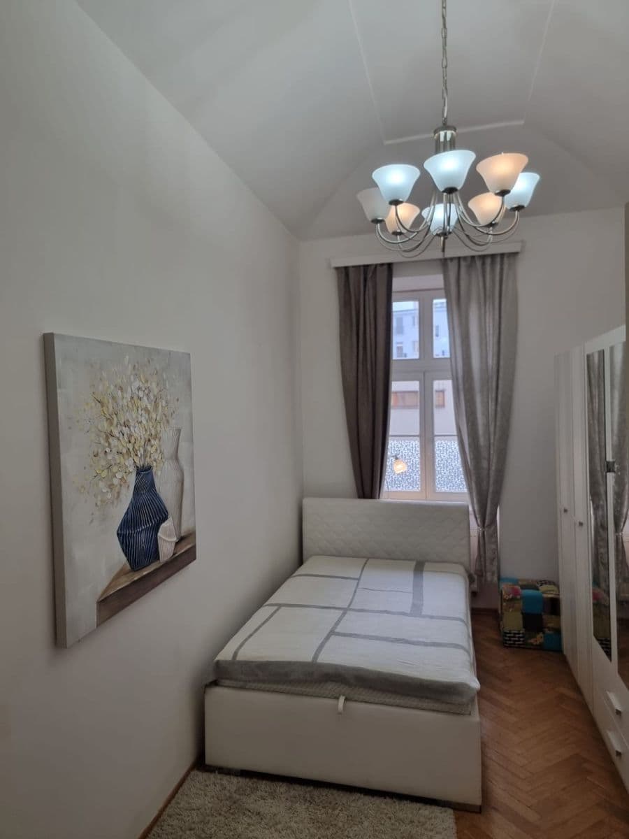 Prenájom bytu 3-izbový 75 m², Americká, Praha, Praha Prenájom bytu 3-izbový 75 m², Americká, Praha, Praha