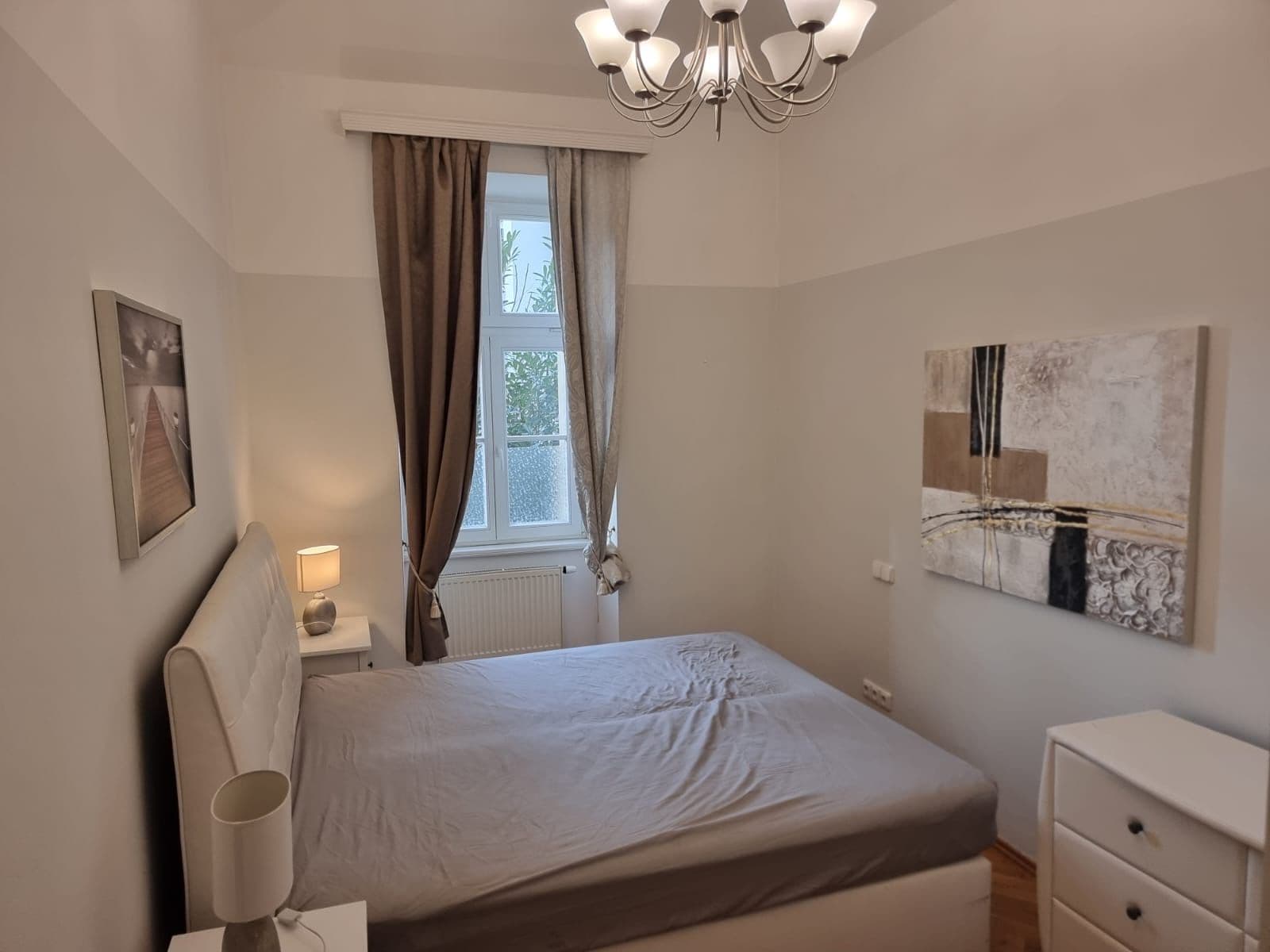 Prenájom bytu 3-izbový 75 m², Americká, Praha, Praha Prenájom bytu 3-izbový 75 m², Americká, Praha, Praha