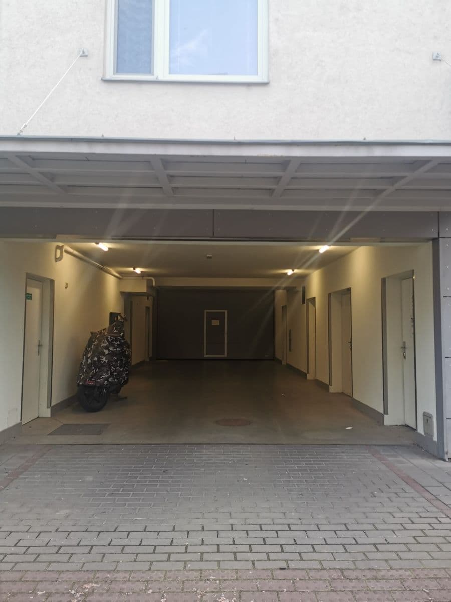 Prenájom garáže 14 m², Rostislavovo náměstí, Brno, Jihomoravský kraj Prenájom garáže 14 m², Rostislavovo náměstí, Brno, Jihomoravský kraj