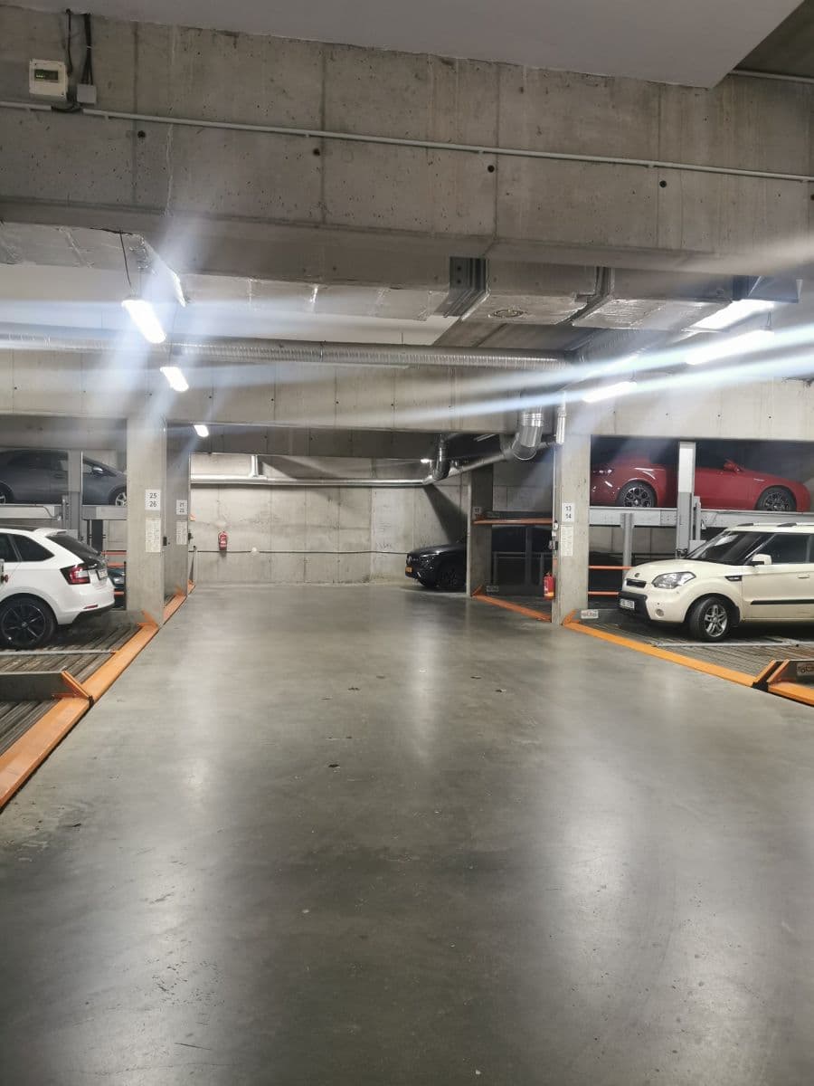 Prenájom garáže 14 m², Rostislavovo náměstí, Brno, Jihomoravský kraj Prenájom garáže 14 m², Rostislavovo náměstí, Brno, Jihomoravský kraj