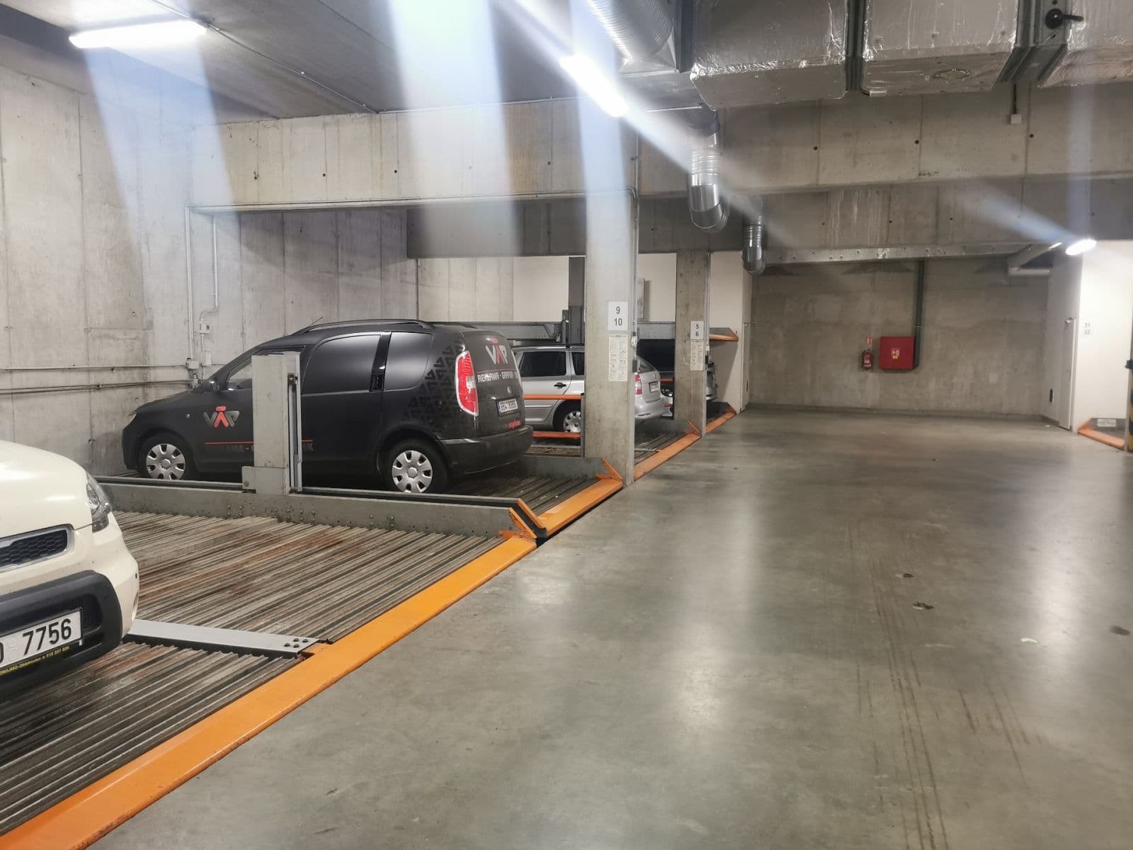 Prenájom garáže 14 m², Rostislavovo náměstí, Brno, Jihomoravský kraj Prenájom garáže 14 m², Rostislavovo náměstí, Brno, Jihomoravský kraj