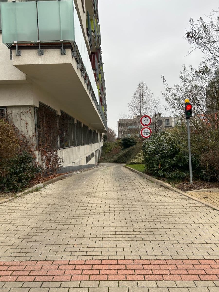 Prenájom garáže 10 m², Zakšínská, Praha, Praha Prenájom garáže 10 m², Zakšínská, Praha, Praha