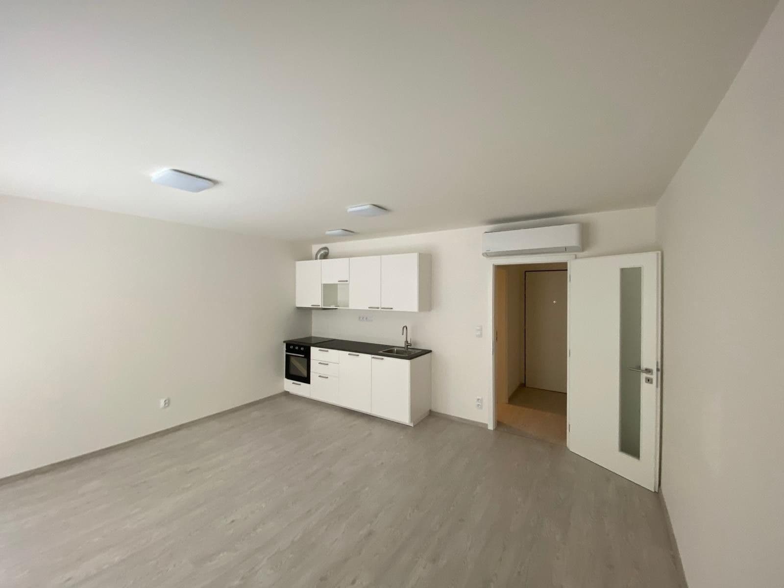 Prenájom bytu 1-izbový 35 m², Křižíkova, Praha, Praha Prenájom bytu 1-izbový 35 m², Křižíkova, Praha, Praha