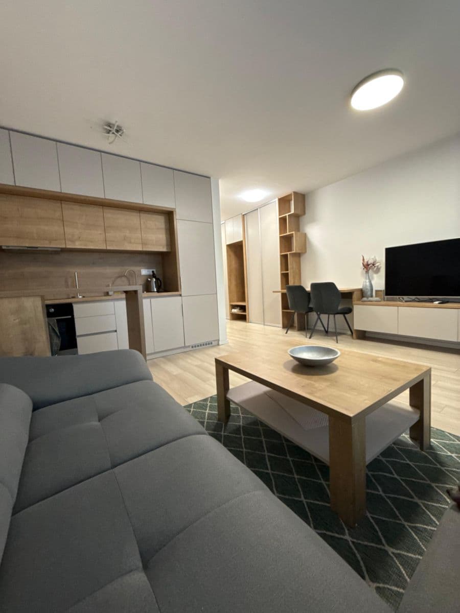 Prenájom bytu 1-izbový 36 m², Jarabinková, Ružinov, Bratislavský kraj Prenájom bytu 1-izbový 36 m², Jarabinková, Ružinov, Bratislavský kraj