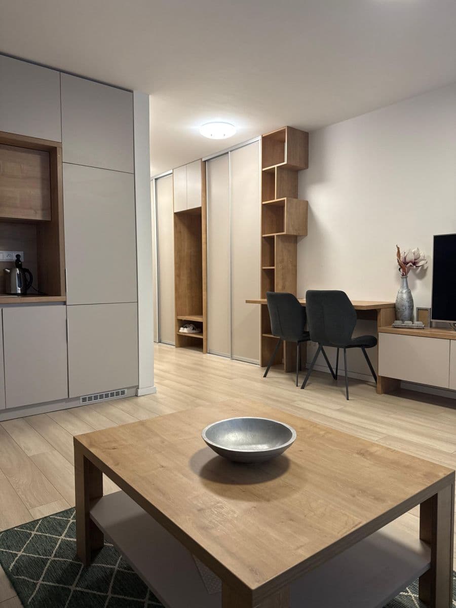 Prenájom bytu 1-izbový 36 m², Jarabinková, Ružinov, Bratislavský kraj Prenájom bytu 1-izbový 36 m², Jarabinková, Ružinov, Bratislavský kraj