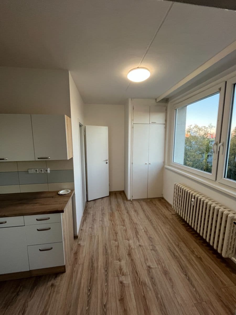 Prenájom bytu 2-izbový 60 m², Nešporova, Olomouc, Olomoucký kraj Prenájom bytu 2-izbový 60 m², Nešporova, Olomouc, Olomoucký kraj