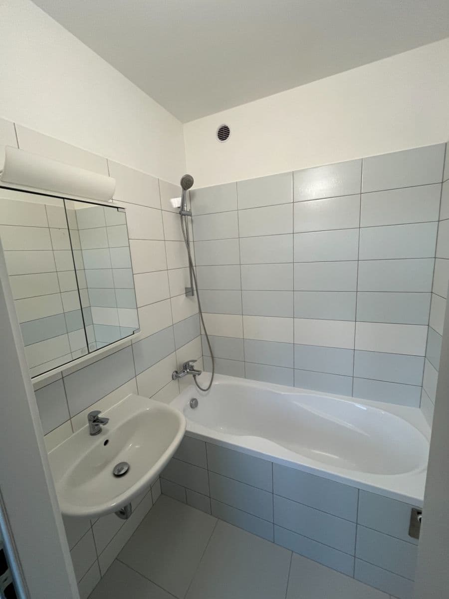 Prenájom bytu 2-izbový 60 m², Nešporova, Olomouc, Olomoucký kraj Prenájom bytu 2-izbový 60 m², Nešporova, Olomouc, Olomoucký kraj