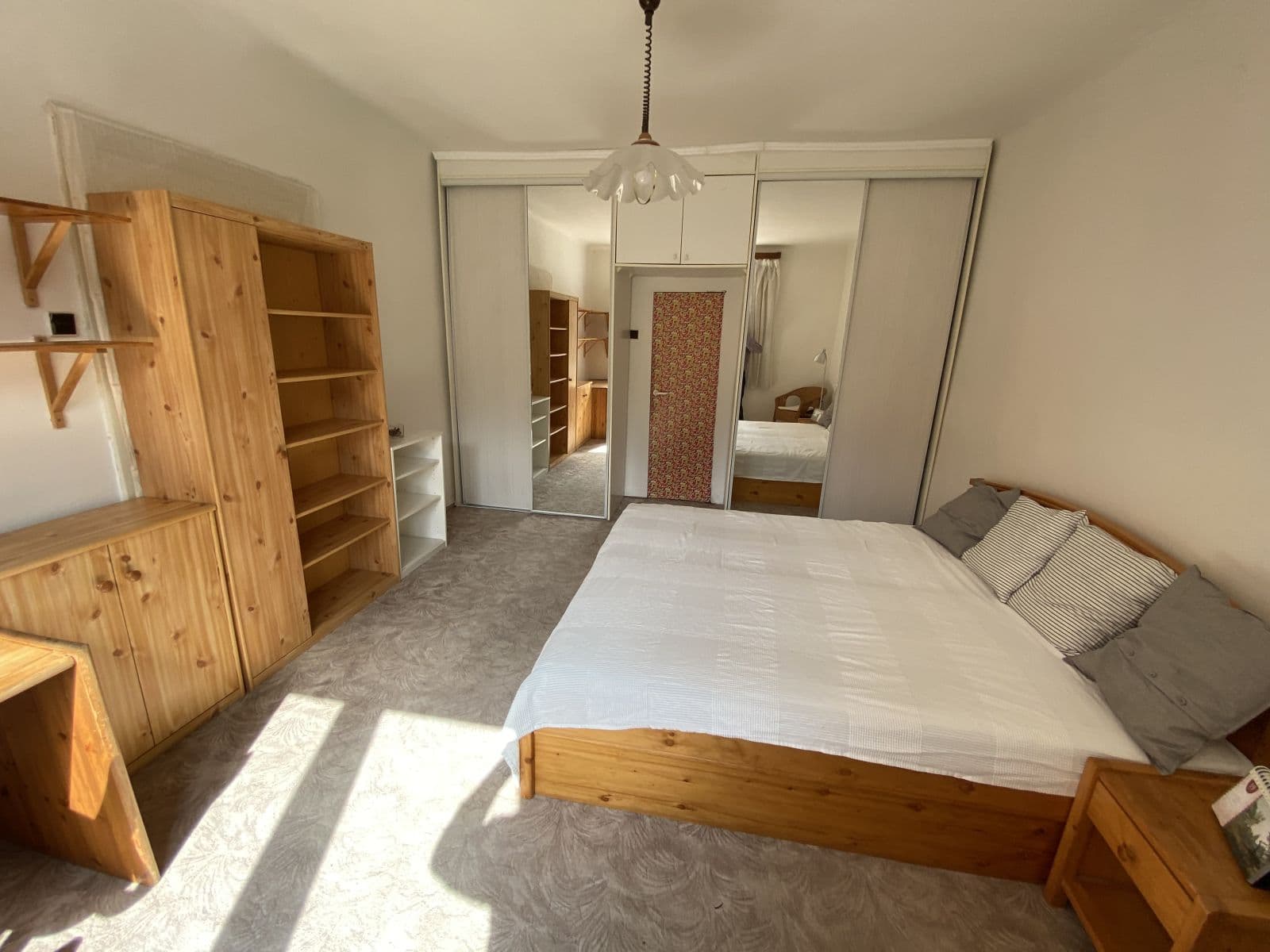 Prenájom bytu 1-izbový 40 m², Buštěhradská, Praha, Praha Prenájom bytu 1-izbový 40 m², Buštěhradská, Praha, Praha