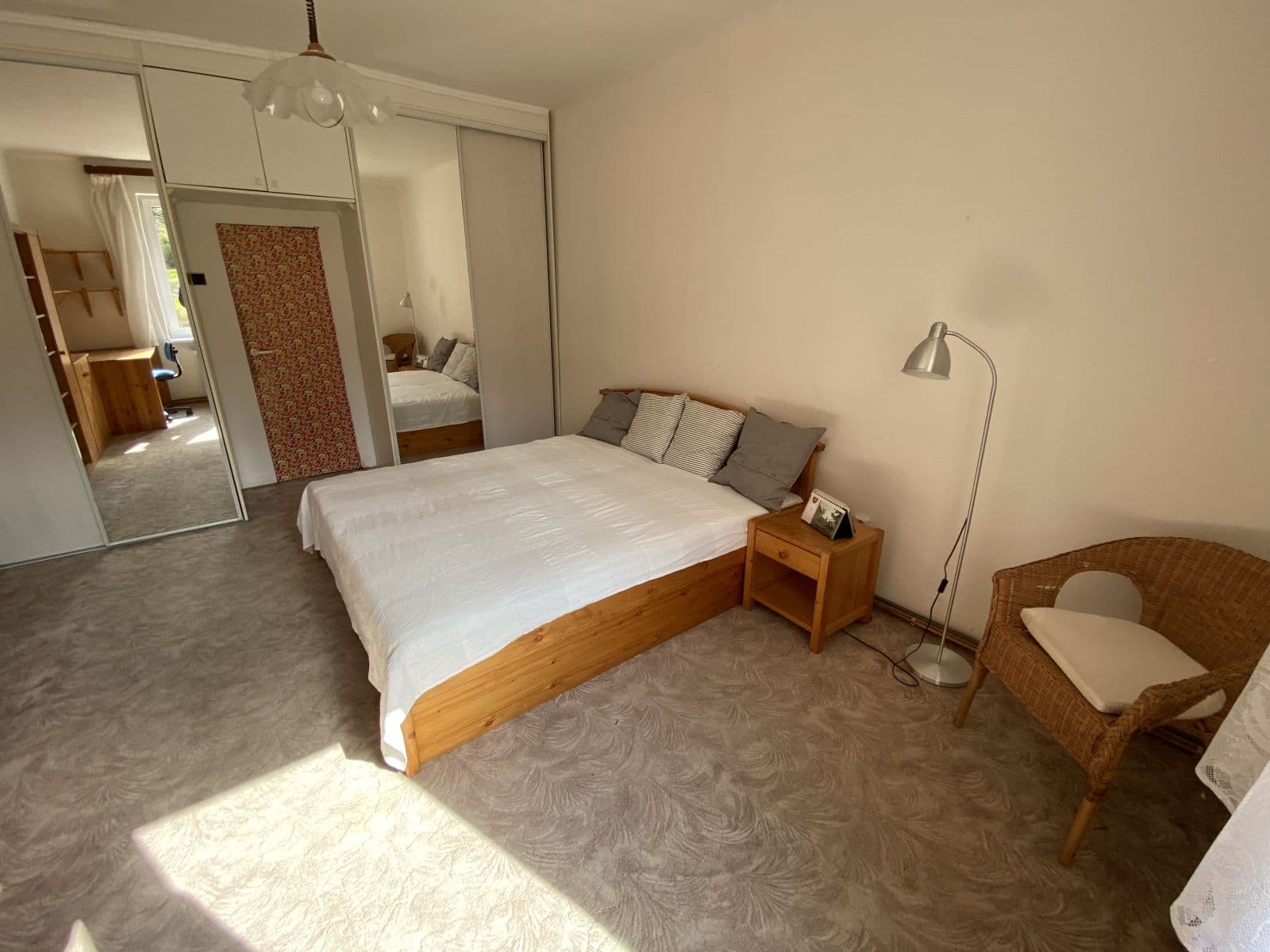 Prenájom bytu 1-izbový 40 m², Buštěhradská, Praha, Praha Prenájom bytu 1-izbový 40 m², Buštěhradská, Praha, Praha