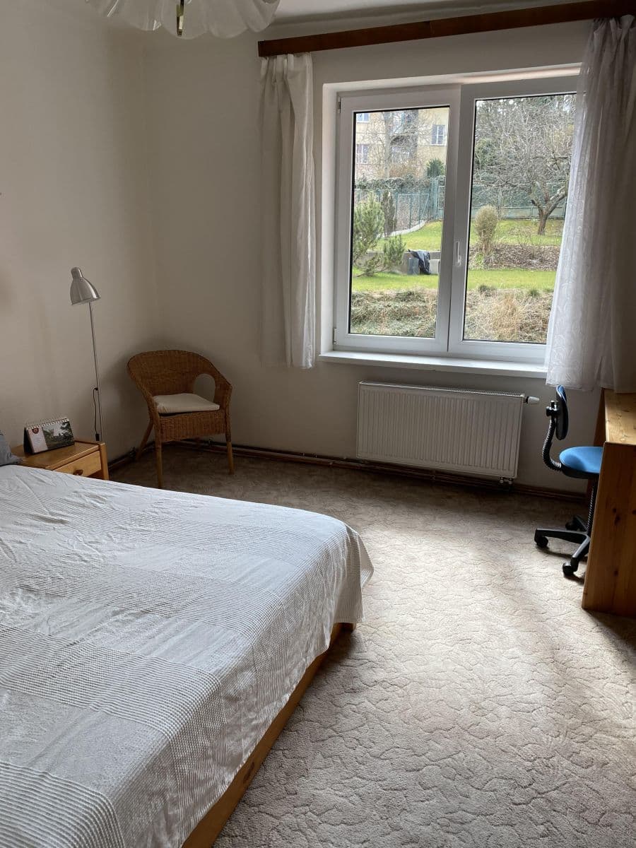 Prenájom bytu 1-izbový 40 m², Buštěhradská, Praha, Praha Prenájom bytu 1-izbový 40 m², Buštěhradská, Praha, Praha
