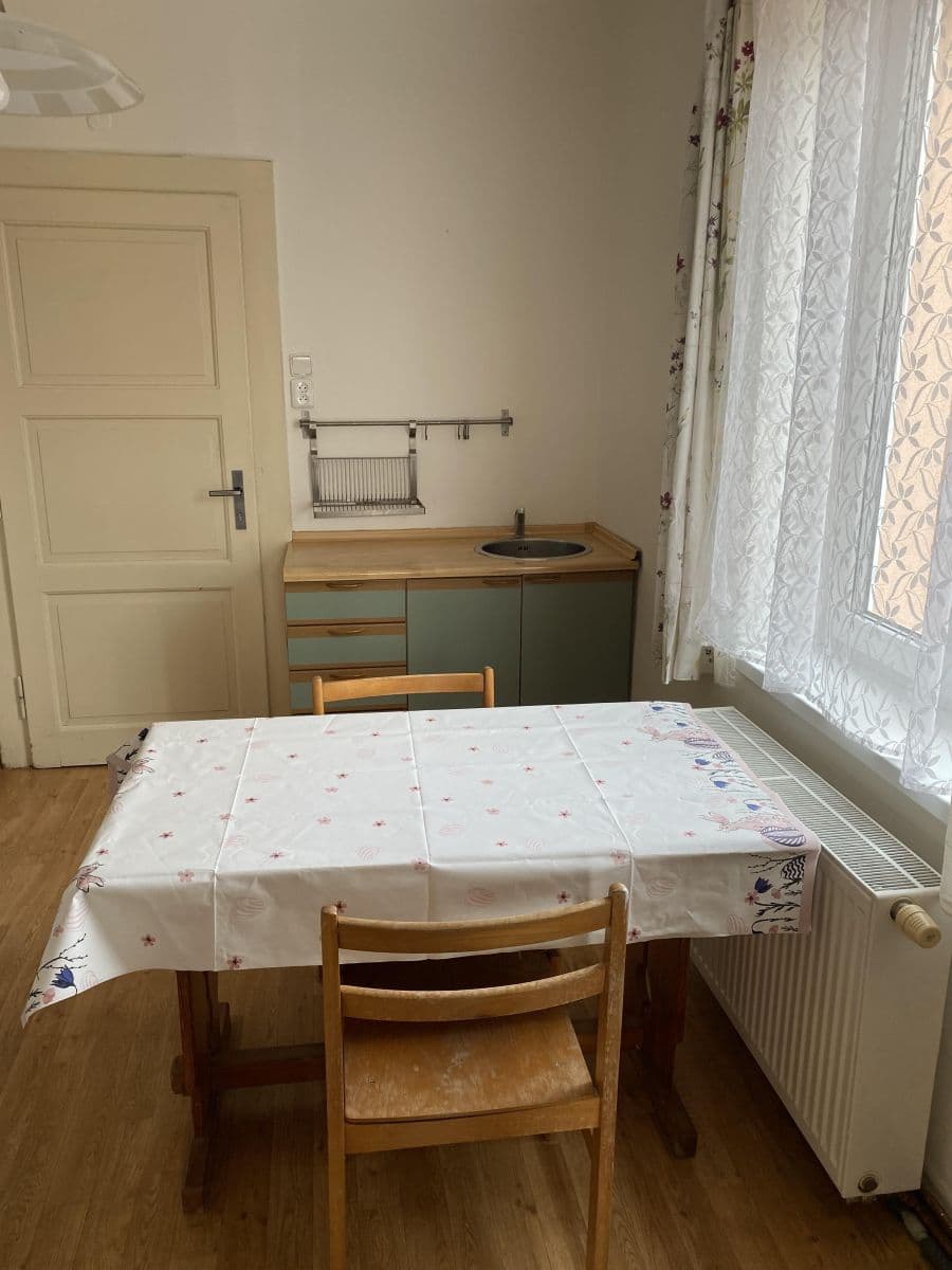 Prenájom bytu 1-izbový 40 m², Buštěhradská, Praha, Praha Prenájom bytu 1-izbový 40 m², Buštěhradská, Praha, Praha