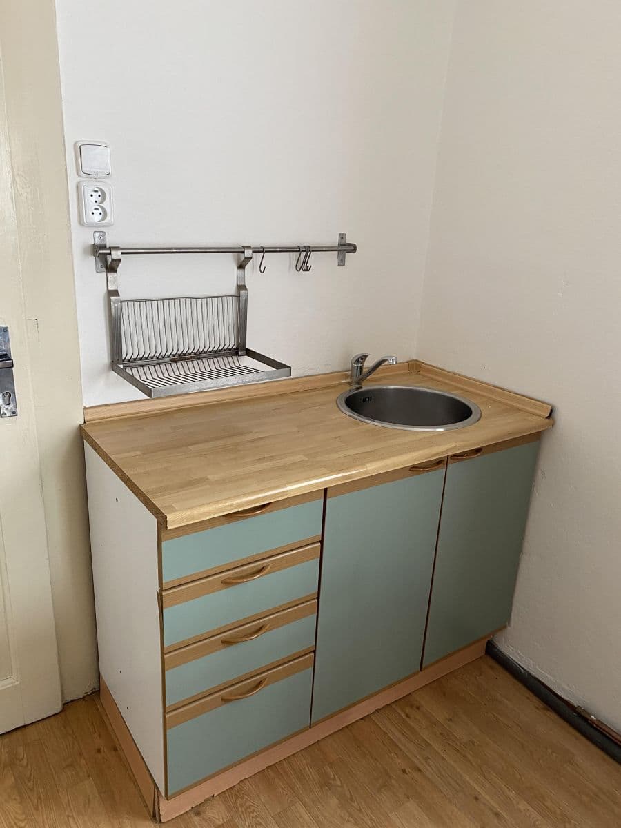Prenájom bytu 1-izbový 40 m², Buštěhradská, Praha, Praha Prenájom bytu 1-izbový 40 m², Buštěhradská, Praha, Praha