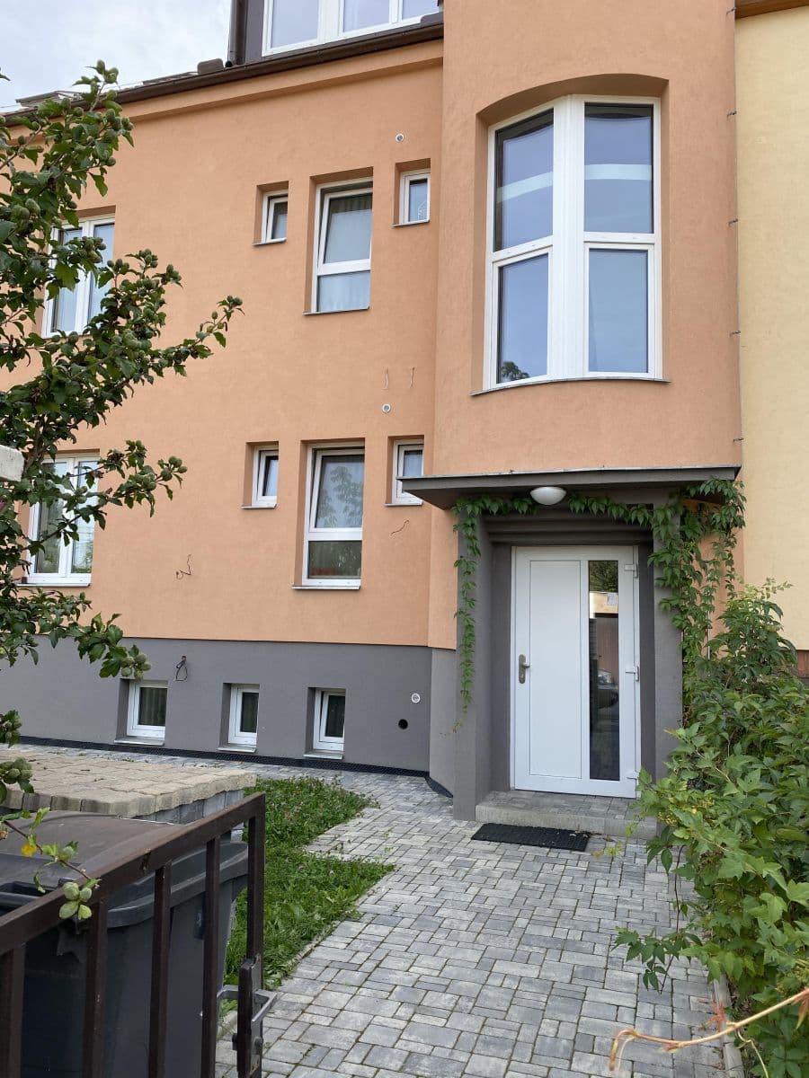 Prenájom bytu 1-izbový 40 m², Buštěhradská, Praha, Praha Prenájom bytu 1-izbový 40 m², Buštěhradská, Praha, Praha