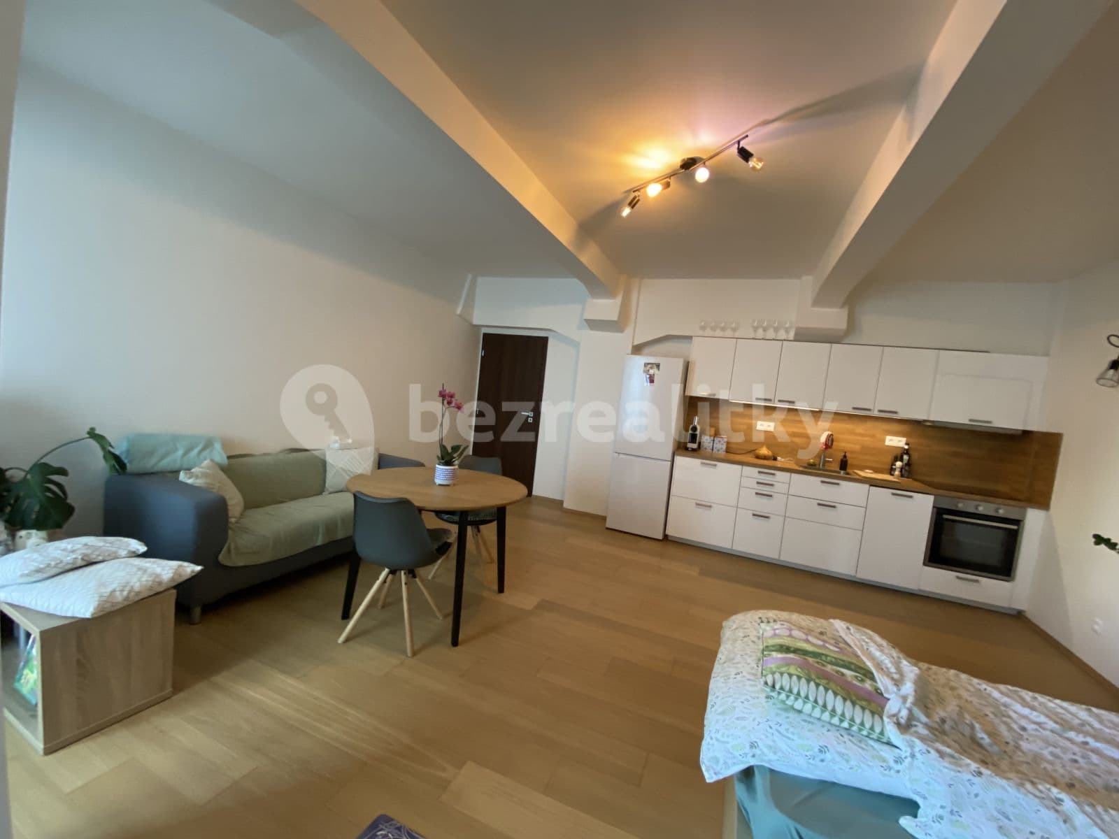 Prenájom bytu 1-izbový 47 m², Jankovcova, Praha, Praha Prenájom bytu 1-izbový 47 m², Jankovcova, Praha, Praha