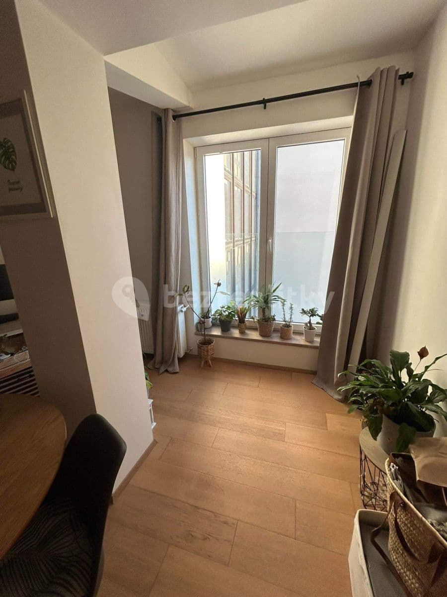 Prenájom bytu 1-izbový 47 m², Jankovcova, Praha, Praha Prenájom bytu 1-izbový 47 m², Jankovcova, Praha, Praha