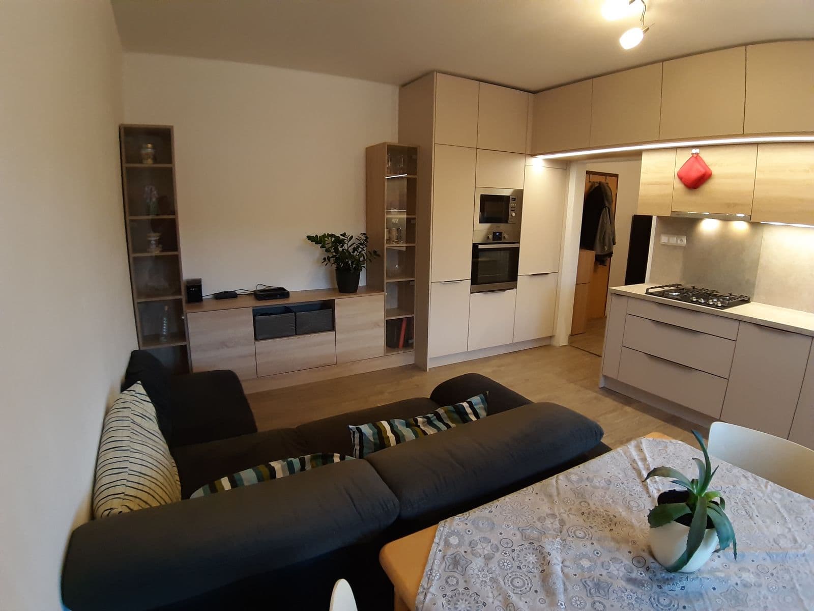 Prenájom bytu 2-izbový 43 m², Devínska Nová Ves, Bratislavský kraj Prenájom bytu 2-izbový 43 m², Devínska Nová Ves, Bratislavský kraj